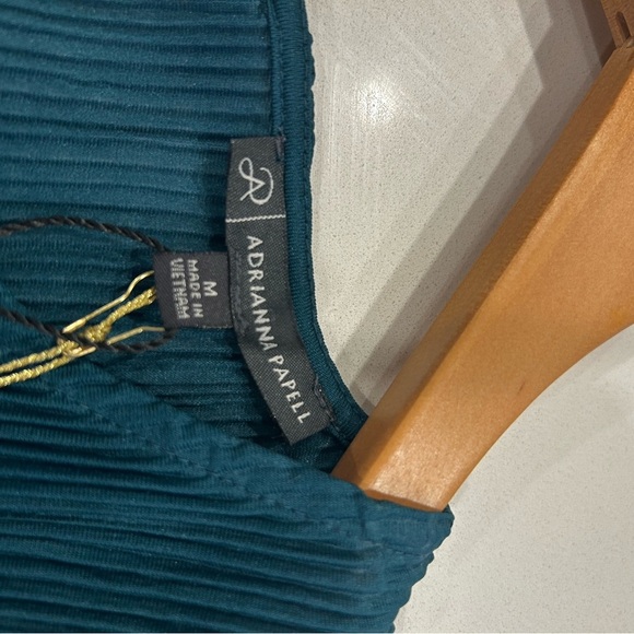 NWT Adrianna Papell Pleated Top Women’s  evening blue/green top. Size Medium - Picture 4 of 9